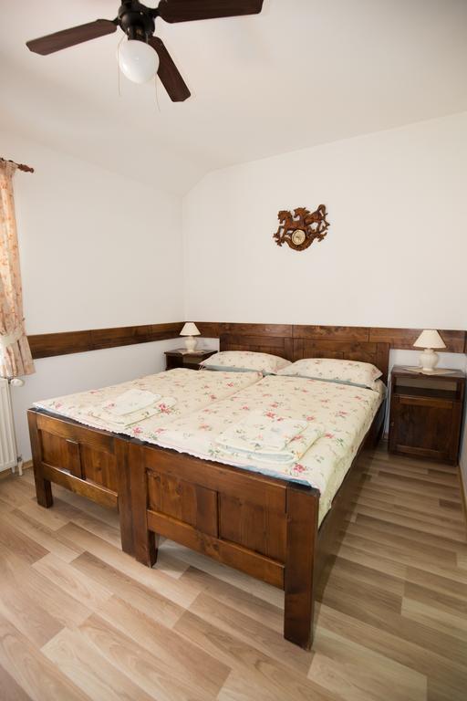 Penzion Gazdovsky Hostinec Topolcianky Екстер'єр фото